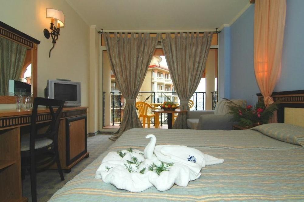 Atrium Beach Hotel エレニテ エクステリア 写真